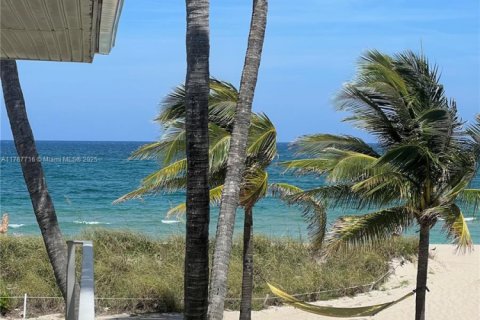 Condo in Lauderdale-by-the-Sea, Florida, 1 bedroom  № 1683567 - photo 12