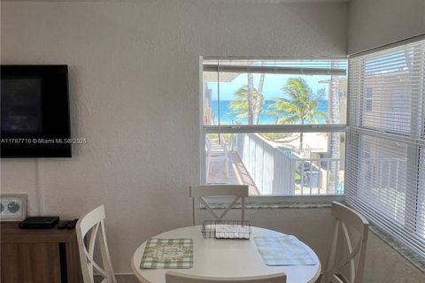 Condo in Lauderdale-by-the-Sea, Florida, 1 bedroom  № 1683567 - photo 5