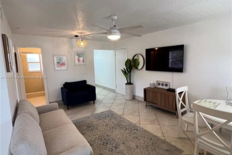Condo in Lauderdale-by-the-Sea, Florida, 1 bedroom  № 1683567 - photo 6