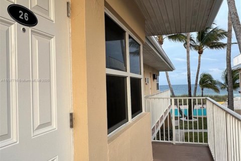 Condo in Lauderdale-by-the-Sea, Florida, 1 bedroom  № 1683567 - photo 13