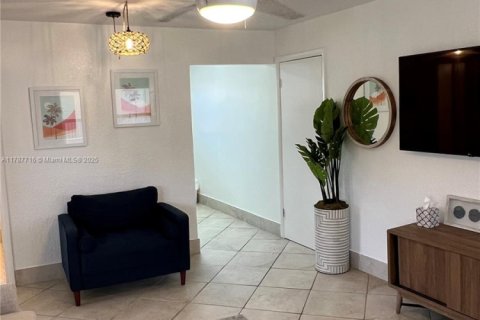 Condo in Lauderdale-by-the-Sea, Florida, 1 bedroom  № 1683567 - photo 10