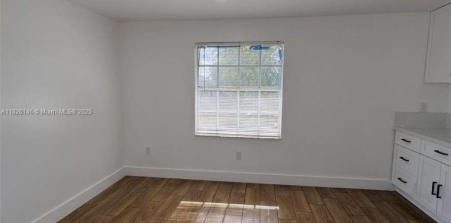 Immobilier commercial à Hallandale Beach, Floride 1 chambre, 215.63 m2 № 1780146