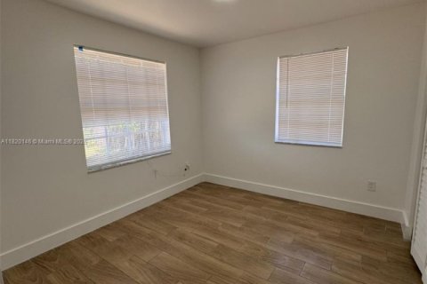 Immobilier commercial à louer à Hallandale Beach, Floride: 1 chambre, 215.63 m2 № 1780146 - photo 6