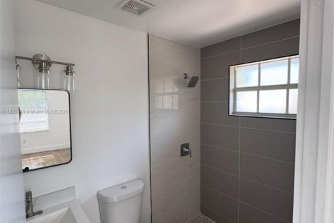 Immobilier commercial à louer à Hallandale Beach, Floride: 1 chambre, 215.63 m2 № 1780146 - photo 4
