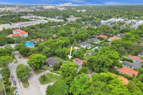 House in Coral Gables, Florida 3 bedrooms, 191.01 sq.m. № 1756009 - photo 25