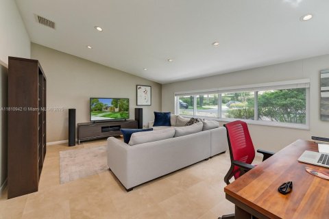 House in Coral Gables, Florida 3 bedrooms, 191.01 sq.m. № 1756009 - photo 8