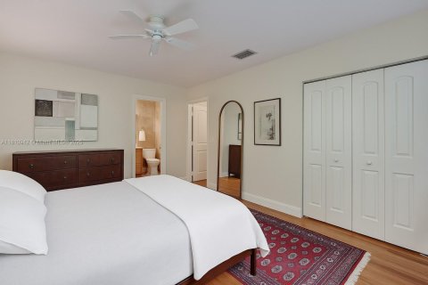 House in Coral Gables, Florida 3 bedrooms, 191.01 sq.m. № 1756009 - photo 14