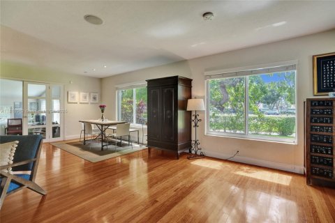 House in Coral Gables, Florida 3 bedrooms, 191.01 sq.m. № 1756009 - photo 5
