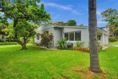 House in Coral Gables, Florida 3 bedrooms, 191.01 sq.m. № 1756009 - photo 20