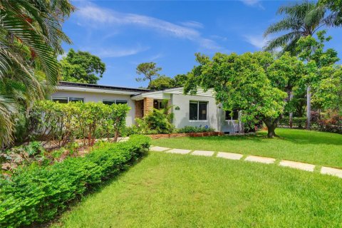 House in Coral Gables, Florida 3 bedrooms, 191.01 sq.m. № 1756009 - photo 1