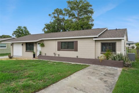 Casa en venta en Tavares, Florida, 2 dormitorios, 106.09 m2 № 2223389 - foto 3