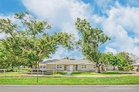 House in Port St. Lucie, Florida 3 bedrooms, 210.7 sq.m. № 2084130 - photo 10
