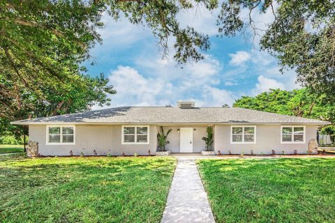 House in Port St. Lucie, Florida 3 bedrooms, 210.7 sq.m. № 2084130 - photo 9