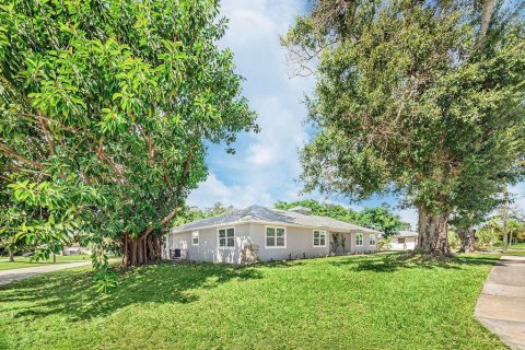 House in Port St. Lucie, Florida 3 bedrooms, 210.7 sq.m. № 2084130 - photo 8