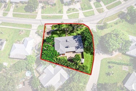 House in Port St. Lucie, Florida 3 bedrooms, 210.7 sq.m. № 2084130 - photo 5