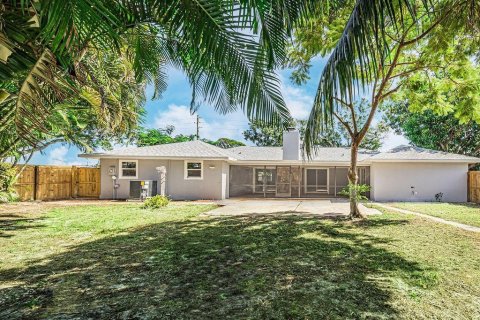 House in Port St. Lucie, Florida 3 bedrooms, 210.7 sq.m. № 2084130 - photo 13