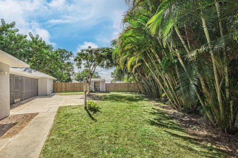 House in Port St. Lucie, Florida 3 bedrooms, 210.7 sq.m. № 2084130 - photo 16
