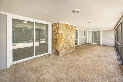 House in Port St. Lucie, Florida 3 bedrooms, 210.7 sq.m. № 2084130 - photo 18