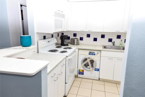 Copropriété à vendre à Miami Beach, Floride: 1 chambre, 67.08 m2 № 2016017 - photo 19