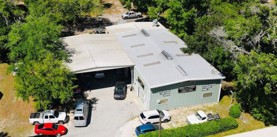 Commercial property in Crystal River, Florida 274.99 sq.m. № 1105291
