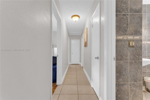 Villa ou maison à vendre à Miami Gardens, Floride: 4 chambres, 147.16 m2 № 1994717 - photo 14