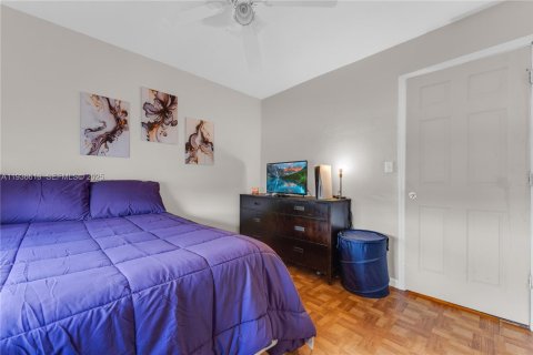 Villa ou maison à vendre à Miami Gardens, Floride: 4 chambres, 147.16 m2 № 1994717 - photo 24