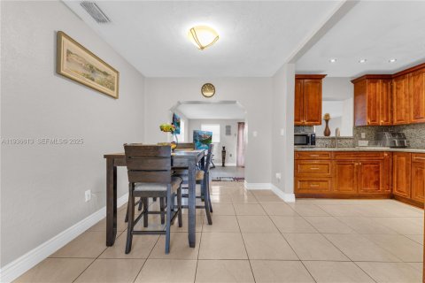 Villa ou maison à vendre à Miami Gardens, Floride: 4 chambres, 147.16 m2 № 1994717 - photo 6