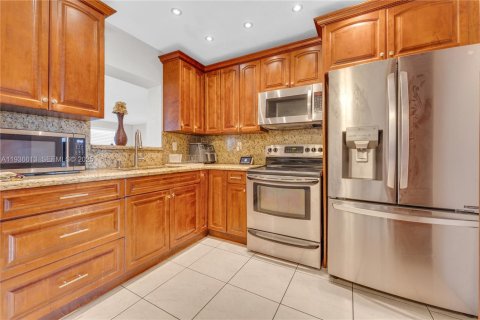 Villa ou maison à vendre à Miami Gardens, Floride: 4 chambres, 147.16 m2 № 1994717 - photo 4