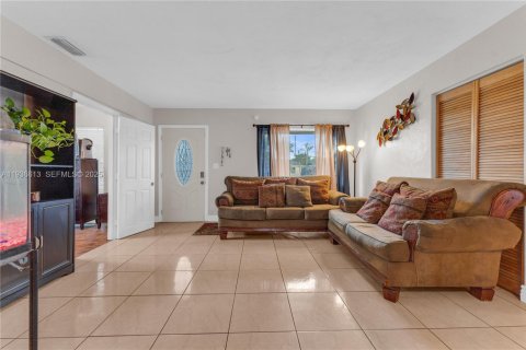 Villa ou maison à vendre à Miami Gardens, Floride: 4 chambres, 147.16 m2 № 1994717 - photo 11