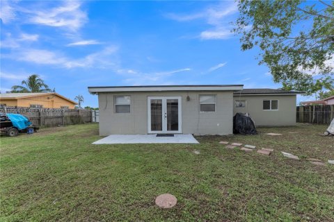 Villa ou maison à vendre à Miami Gardens, Floride: 4 chambres, 147.16 m2 № 1994717 - photo 26