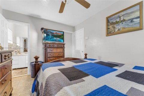 Villa ou maison à vendre à Miami Gardens, Floride: 4 chambres, 147.16 m2 № 1994717 - photo 17