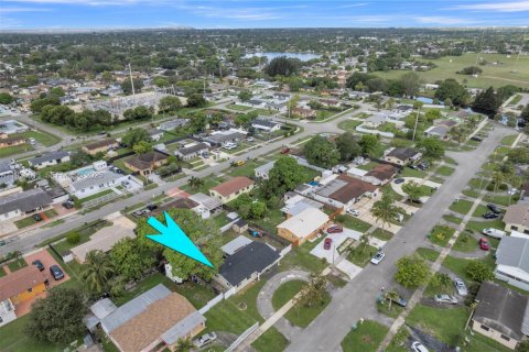 Villa ou maison à vendre à Miami Gardens, Floride: 4 chambres, 147.16 m2 № 1994717 - photo 28