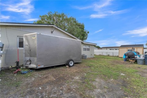 Villa ou maison à vendre à Miami Gardens, Floride: 4 chambres, 147.16 m2 № 1994717 - photo 25