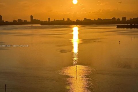 Снять в аренду кондоминиум в Майами, Флорида 2 спальни, 114.27м2, № 2004705 - фото 24