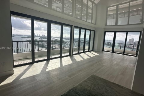 Кондоминиум с 2 спальнями в Майами, Флорида № 2004705