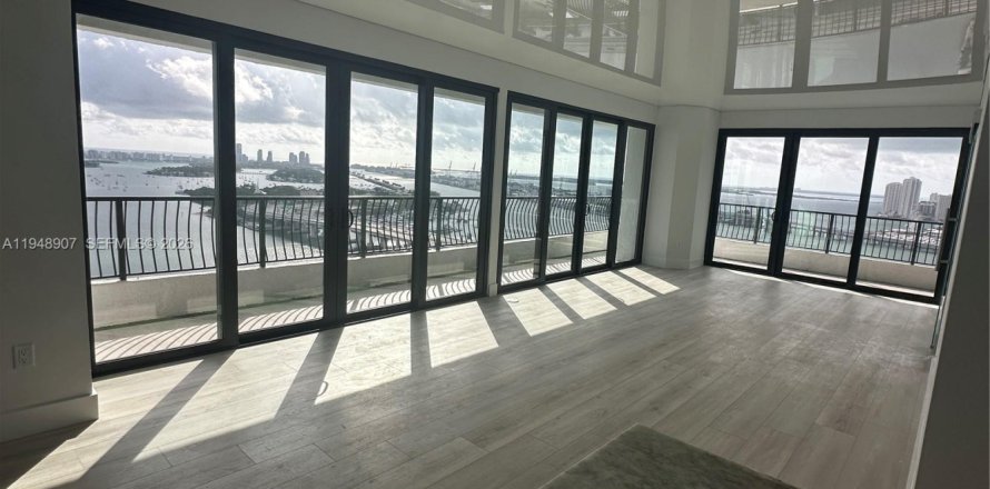 Кондоминиум с 2 спальнями в Майами, Флорида № 2004705