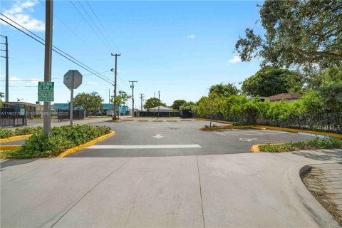 Propiedad comercial en venta en North Miami, Florida № 2015212 - foto 6