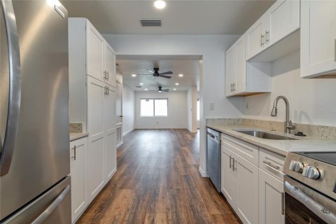 Villa ou maison à louer à Orlando, Floride: 3 chambres, 160.72 m2 № 2383883 - photo 17