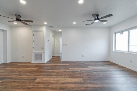 Villa ou maison à louer à Orlando, Floride: 3 chambres, 160.72 m2 № 2383883 - photo 12