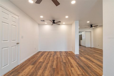 Villa ou maison à louer à Orlando, Floride: 3 chambres, 160.72 m2 № 2383883 - photo 10