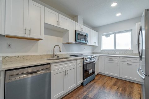 Villa ou maison à louer à Orlando, Floride: 3 chambres, 160.72 m2 № 2383883 - photo 16