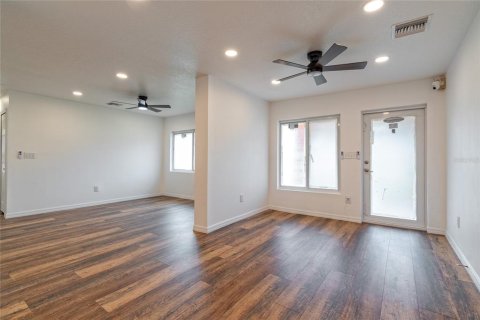 Villa ou maison à louer à Orlando, Floride: 3 chambres, 160.72 m2 № 2383883 - photo 11
