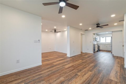 Villa ou maison à louer à Orlando, Floride: 3 chambres, 160.72 m2 № 2383883 - photo 13