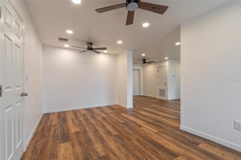 Villa ou maison à louer à Orlando, Floride: 3 chambres, 160.72 m2 № 2383883 - photo 9
