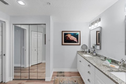 Condo in Bradenton, Florida, 2 bedrooms  № 2142317 - photo 22