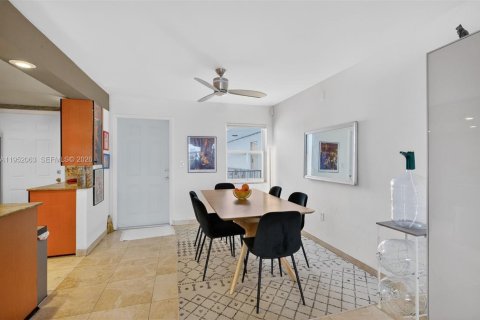 Condominio en venta en Miami Beach, Florida, 2 dormitorios, 122.63 m2 № 2006373 - foto 2