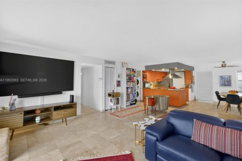 Condominio en venta en Miami Beach, Florida, 2 dormitorios, 122.63 m2 № 2006373 - foto 12