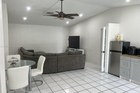 Casa en venta en Zephyrhills, Florida, 4 dormitorios, 200.2 m2 № 1834203 - foto 13