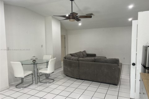 Casa en venta en Zephyrhills, Florida, 4 dormitorios, 200.2 m2 № 1834203 - foto 14
