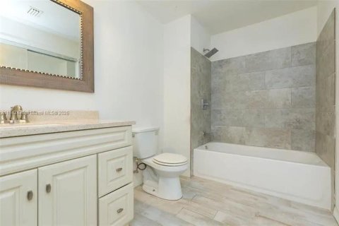 Casa en venta en Zephyrhills, Florida, 4 dormitorios, 200.2 m2 № 1834203 - foto 4